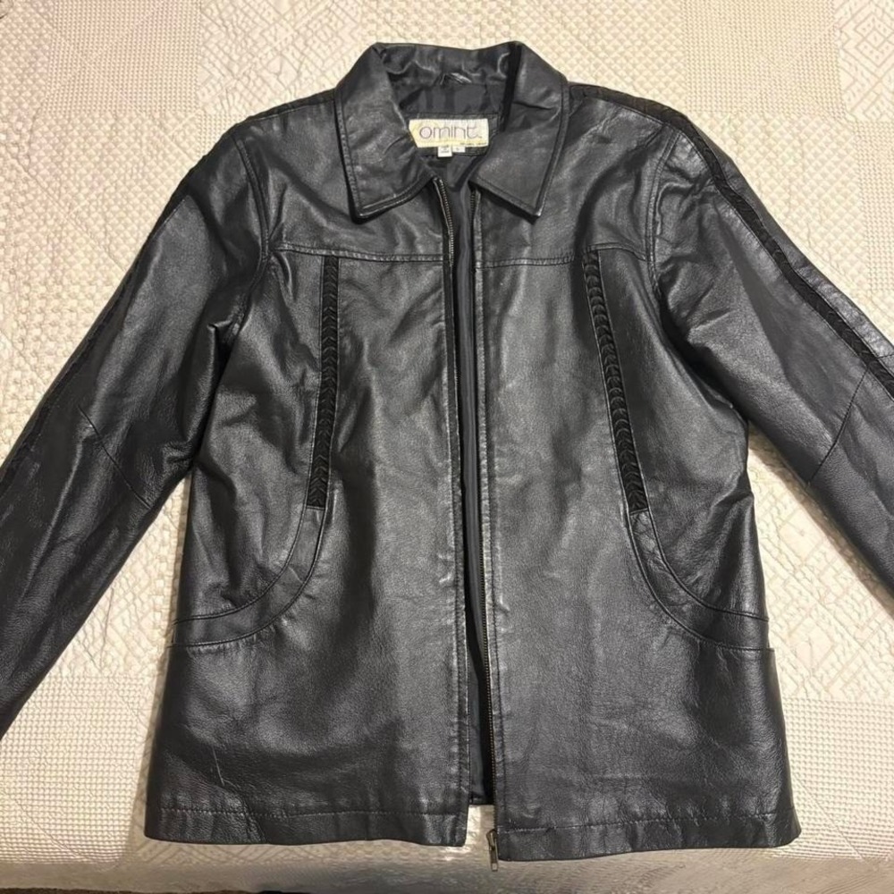 VTG Black leather jacket with braided details, L